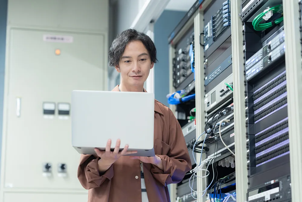 外出先で店を探す女性たち